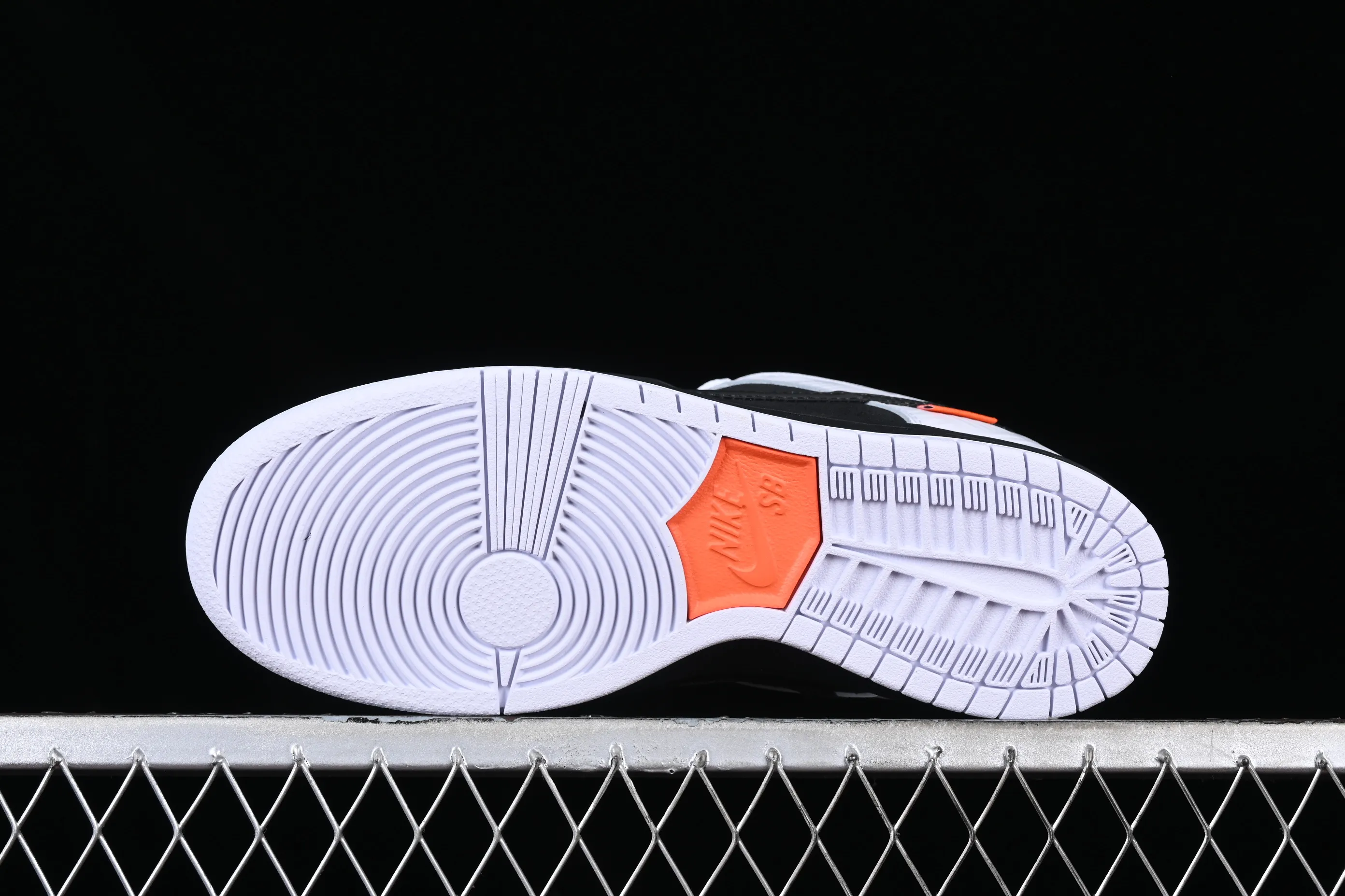All categories Nk SB Dunk series Nk SB Dunk Low low-top sneakers F version Tightbooth x Nk SB Dunk joint model Reverse Panda SB low-top casual sports skateboard shoes FD2629-100